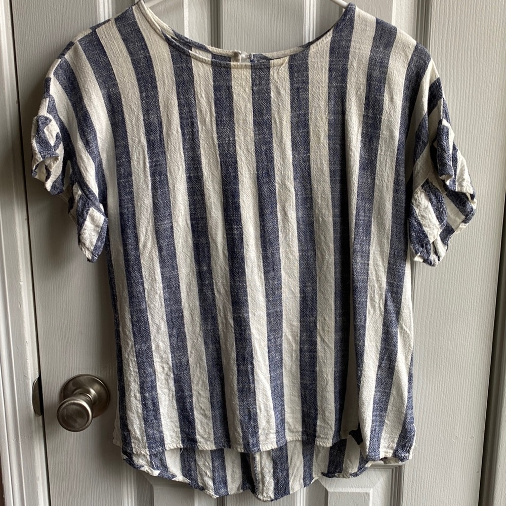 Whispers New York women’s medium blue and white striped blouse